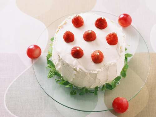 http://www.sveikinimai.com//sveikinimai_com_atvirukai/gimtadienis/tortai/desertinis-gimtadienio-tortas-su-braskemis.jpg